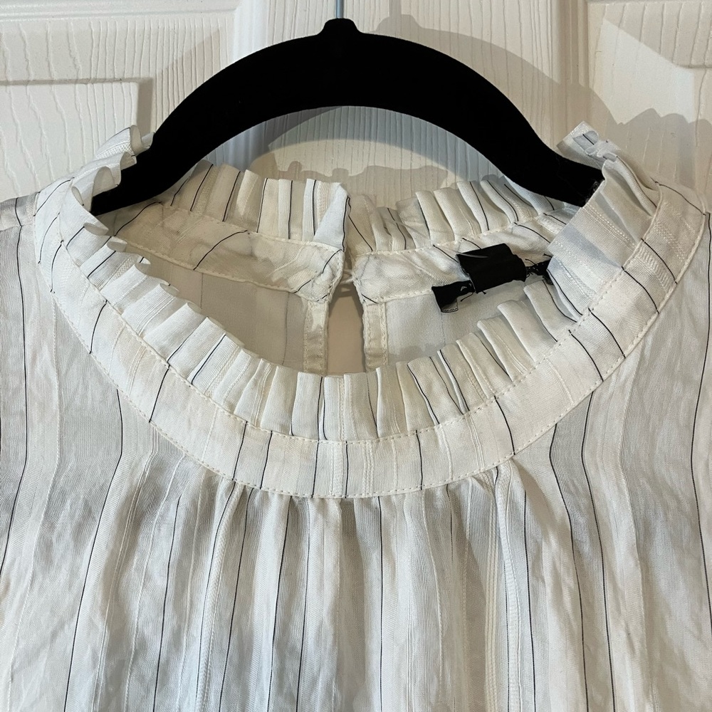 NWT XXL women’s ivory with black stripe sleeveless blouse by Ann Taylor.